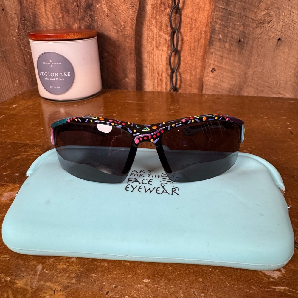 Art For the Face Sunglasses with 1.5 readers
with Colorful Accents